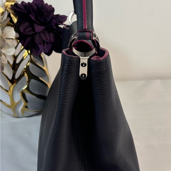 Louis Vuitton Capucines MM Black Handbag - Picture 13 of 16
